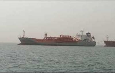 قوات تحالف العدوان السعودي تمنع سفن المشتقات النفطية من دخول ميناء رأس عيسى 