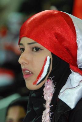 الصورة من مشجعات خليجي 20 في عدن