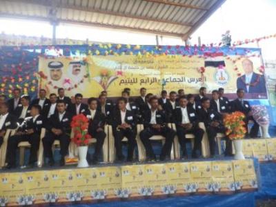 صورة جماعية للعرسان