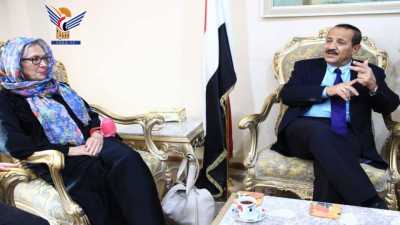  - وزير الخارجية هشام شرف يعود الى صنعاء  ويلتقي فيها بسفير المانيا  ؟

